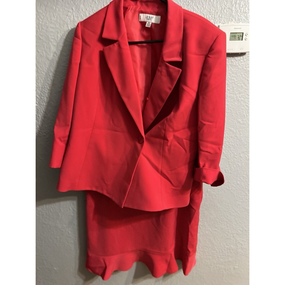 Le Suit Women Hit Pinkish‎  Skirt Suit size 14P